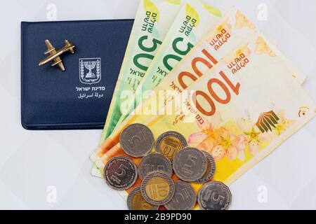 ID e shekels, monete. Politica denaro e crisi finanziaria di ricco sfondo Israele. Risparmio di denaro. Affari in Israele Foto Stock