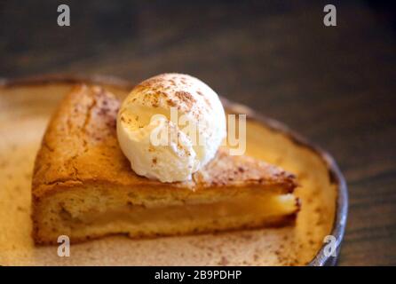 Foto macro di un delizioso pezzo di torta in un ristorante Foto Stock