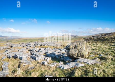 Winskill Stones e vista di Pen-Y-Ghent Foto Stock