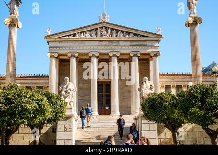 Atene, Grecia - 18 febbraio 2020. Biblioteca Nazionale di Grecia edificio in giornata di sole Foto Stock