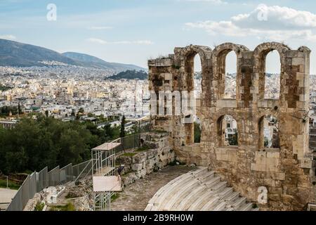 Atene, Grecia - 13 febbraio 2020. Rovine del Partenone sull'Acropoli - 447 a.C. - ad Atene, Grecia Foto Stock