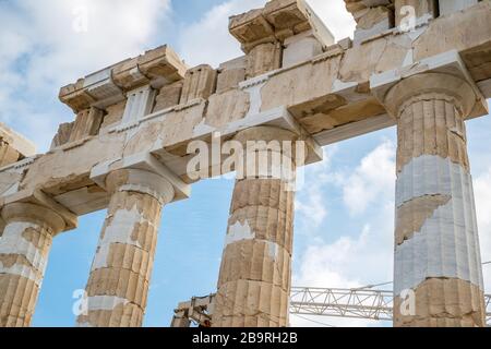 Atene, Grecia - 13 febbraio 2020. Rovine del Partenone sull'Acropoli - 447 a.C. - ad Atene, Grecia Foto Stock