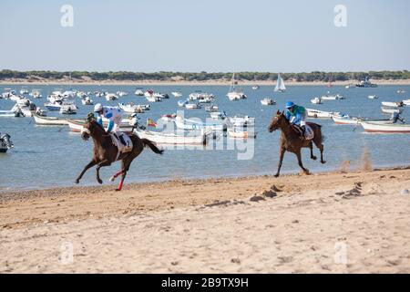 L'incontro annuale di agosto si tiene sulla spiaggia di Sanlucar de Barrameda, Cadice, Spagna. 3rd agosto 2017. Foto Stock