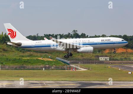 Chengdu, Cina – 21 settembre 2019: Aereo Air China Airbus A330-200 all'aeroporto di Chengdu (CTU) in Cina. Airbus è un produttore europeo di aeromobili Foto Stock