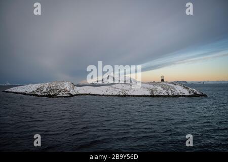 Circolo polare artico a Vikingen, comune di Rødøy, Norvegia. Foto Stock