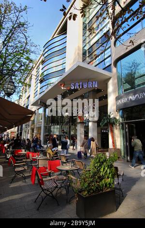 Immagine esterna del centro commerciale 'Sevens' su Königsallee in Düsseldorf, che è un lussuoso viale per lo shopping. Foto Stock