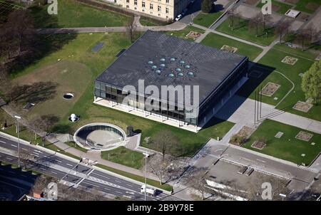 24 marzo 2020, Baden-Wuerttemberg, Stoccarda: Fotografia aerea, presa da un aereo, del parlamento di Stato del Baden-Württemberg. Foto: Ponte degli Uli/dpa Foto Stock