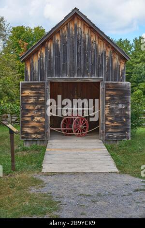 Morrisburg, Canada 17 ottobre 2019: Vecchia stazione dei pompieri in legno del 1934 in un museo all'aperto in Ontario Foto Stock