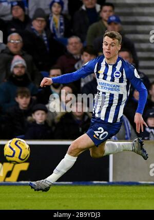 Solly March of Brighton and Hove Albion - Brighton & Hove Albion v Watford, Premier League, Amex Stadium, Brighton, Regno Unito - 8 febbraio 2020 solo per uso editoriale - si applicano restrizioni DataCo Foto Stock