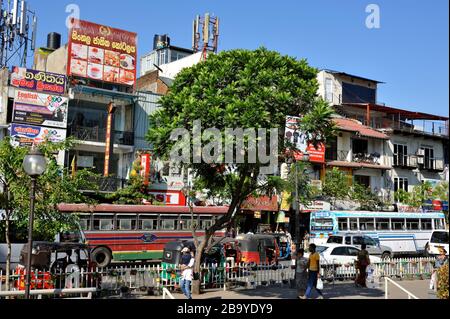 Sri Lanka, Kandy, strada della città vecchia Foto Stock