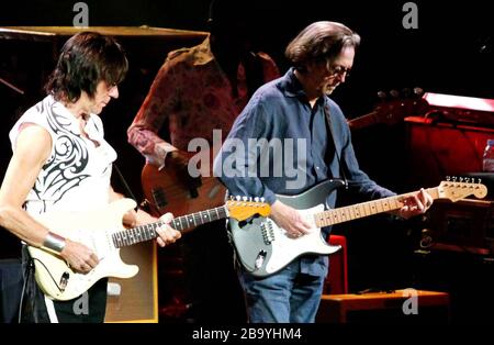 ERIC CLAPTON & JEFF BECK al Madison Square Garden su 2-19-2010 Foto di Michael Brito Foto Stock