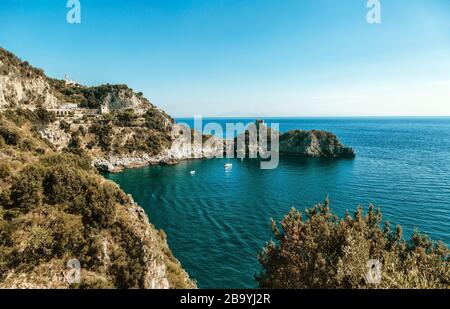 Conca dei Marini e Torre del Capo di Conca, Costiera Amalfitana, Campania, Italia, Europa Foto Stock