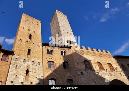 Torri in Piazza della Cisterna, San Gimignano,Toscana,Italia, Europa Foto Stock