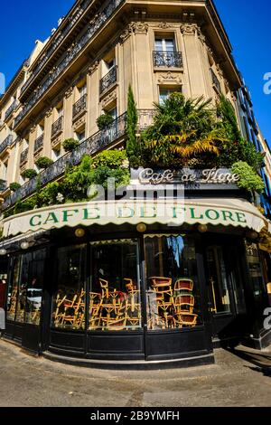 Francia, Parigi, Café de Flore in Boulevard Saint Germain durante il contenimento di Covid 19 Foto Stock