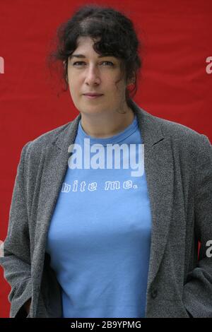 Joanne Harris, autore di 'Chocolat', successivamente realizzato in un film con Johnny Depp, all'Edinburgh International Book Festival, Edimburgo, Scozia, agosto 2003. Foto Stock