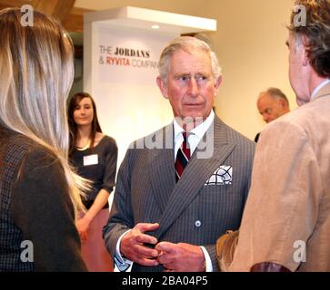 Londra, Regno Unito. 3 dicembre 2013. (NOTA DELL'EDITORE: Immagine archiviata 03/12/2013).HRH Prince Charles, Prince of Wales durante la sua visita reale a Bedfordshire.Buckingham Palace ha annunciato che HRH Prince Charles ha testato positivo per Coronavirus. Egli si autoisola a Balmoral, Scozia, e attualmente soffre solo di sintomi lievi. Credito: Keith Mayhew/SOPA Images/ZUMA Wire/Alamy Live News Foto Stock