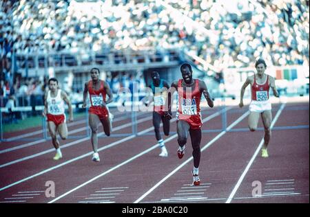 Edwin Moses (USA) in gara ai Campionati mondiali e di campo del 1983 Foto Stock