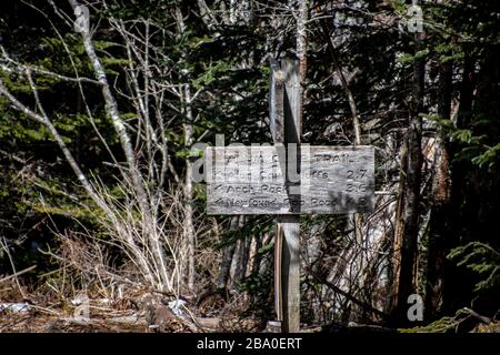 L'indicazione al percorso della grotta di Alum nel Parco Nazionale delle Great Smoky Mountains Foto Stock