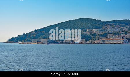 Heybeliada, una delle isole dei principi, chiamata anche Adalar, nel mare di Marmara al largo della costa di Istanbul Foto Stock