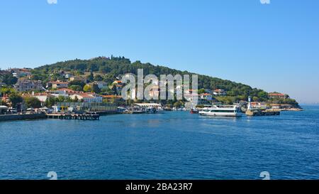 Heybeliada, una delle isole dei principi, chiamata anche Adalar, nel mare di Marmara al largo della costa di Istanbul Foto Stock