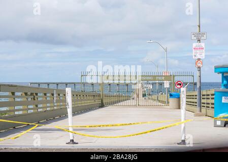 Il 03/23/2020, il sindaco di San Diego ha ordinato le chiusure pubbliche a causa del COVID-19. Al Molo di Ocean Beach il 03/25/2020. San Diego, California, Stati Uniti. Foto Stock