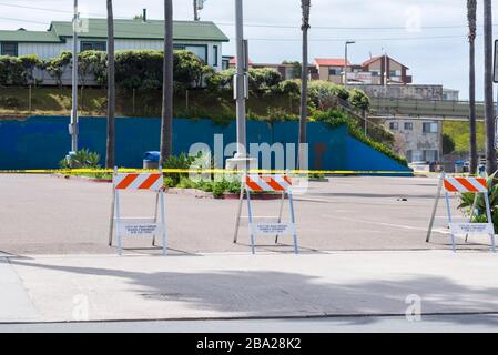 Il 03/23/2020, il sindaco di San Diego ha ordinato le chiusure pubbliche a causa del COVID-19. Nella comunità di Ocean Beach il 03/25/2020. San Diego, California, Stati Uniti. Foto Stock