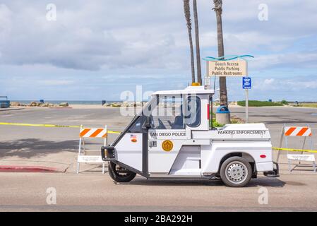 Il 03/23/2020, il sindaco di San Diego ha ordinato le chiusure pubbliche a causa del COVID-19. Al parcheggio di Ocean Beach il 03/25/2020. San Diego, California, Stati Uniti. Foto Stock