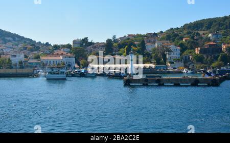 Heybeliada, una delle isole dei principi, chiamata anche Adalar, nel mare di Marmara al largo della costa di Istanbul Foto Stock