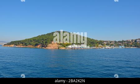 Heybeliada, una delle isole dei principi, chiamata anche Adalar, nel mare di Marmara al largo della costa di Istanbul Foto Stock