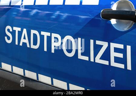 Lettere porta auto con Stadtpolizei -engl. Polizia di città- Foto Stock