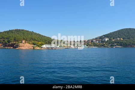 Heybeliada, una delle isole dei principi, chiamata anche Adalar, nel mare di Marmara al largo della costa di Istanbul Foto Stock