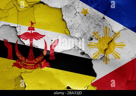 Bandiere di Brunei e Filippine dipinte su muro cracked Foto Stock
