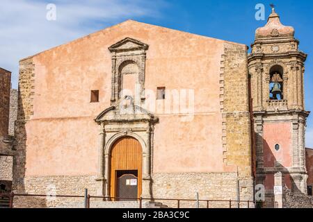 Chiesa di San Giuliano nel centro storico di Erice, Sicilia Foto Stock