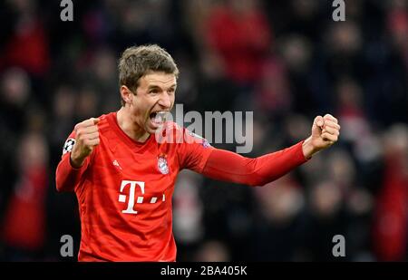 Goal Celebration, Thomas Mueller, FC Bayern Monaco, in maglia Champions League, Allianz Arena, Monaco, Baviera, Germania Foto Stock
