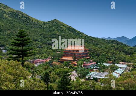 Po Lin Monastero visto dal Grande Buddha, Lantau Island, Hong Kong Foto Stock