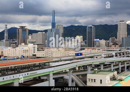 Rivestimento porta la stazione della monorotaia, la città di Kobe, isola di Honshu, Giappone, Asia Foto Stock