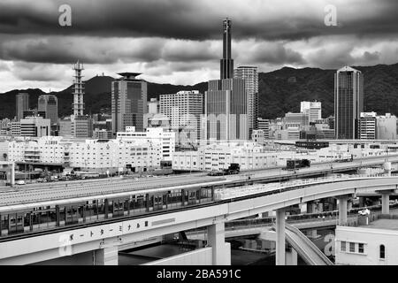 Rivestimento porta la stazione della monorotaia, la città di Kobe, isola di Honshu, Giappone, Asia Foto Stock