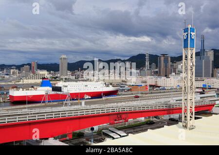 Traghetto, la città di Kobe, isola di Honshu, Giappone, Asia Foto Stock