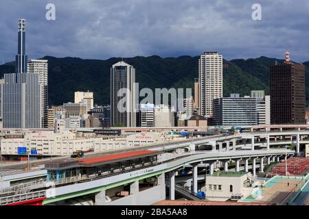 Rivestimento porta la stazione della monorotaia, la città di Kobe, isola di Honshu, Giappone, Asia Foto Stock