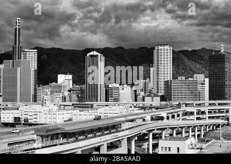 Rivestimento porta la stazione della monorotaia, la città di Kobe, isola di Honshu, Giappone, Asia Foto Stock