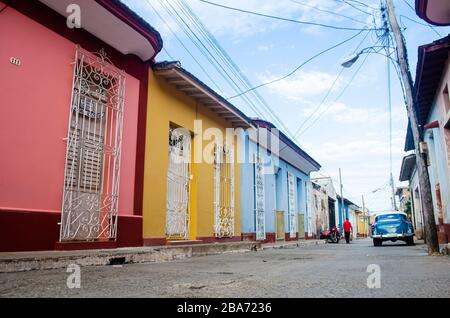 Tipica vista delle strade di Trinidad, una città dichiarata Patrimonio dell'Umanità dall'UNESCO dal 1988 Foto Stock