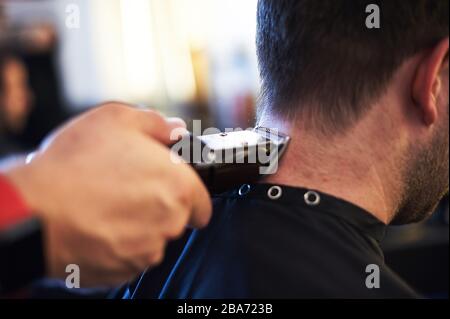 Taglio di capelli per uomo al salone Southpaw a Silver Lake, Los Angeles. Foto Stock