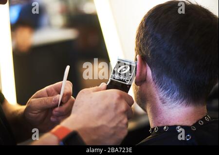 Taglio di capelli per uomo al salone Southpaw a Silver Lake, Los Angeles. Foto Stock