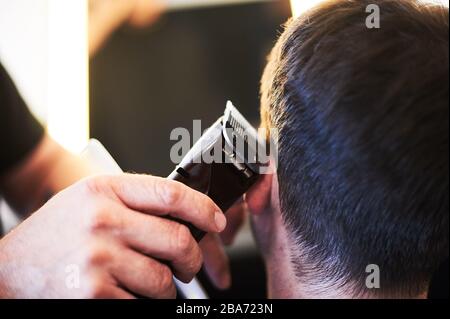 Taglio di capelli per uomo al salone Southpaw a Silver Lake, Los Angeles. Foto Stock