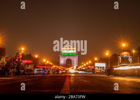 Il cancello dell'India (originariamente il memoriale di guerra dell'India) è un monumento di guerra situato a cavallo del Rajpath, Nuova Delhi, India Foto Stock