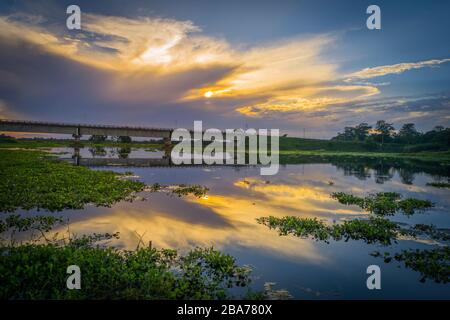 Bellissimo paesaggio della più grande isola fluviale del mondo, Majuli. Foto Stock