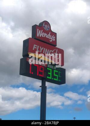 Vista generale di un distributore di benzina Flying J Travel Center dove il gas ha raggiunto un minimo di 1.79 dollari il mercoledì 25 marzo 2020, nella Jurupa Valley, California, Stati Uniti. (Foto di IOS/Espa-Images) Foto Stock