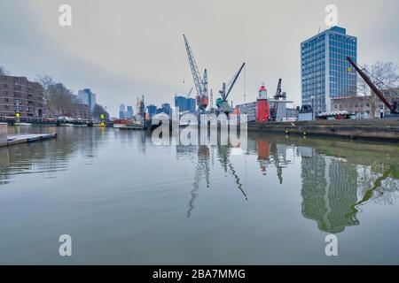 Rotterdam - 13 febbraio 2019: Rotterdam, Paesi Bassi. Vista sul porto delle navi di Leuvehaven nel centro di Rotterdam . Si trova nel Foto Stock