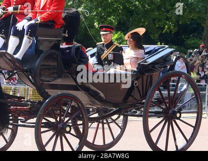 09 giu 2018 - Londra, Inghilterra, Regno Unito - Trooping of the Color 2018 Photo Shows: Prince Harry, Duca di Sussex e Meghan, Duchessa di Sussex Foto Stock