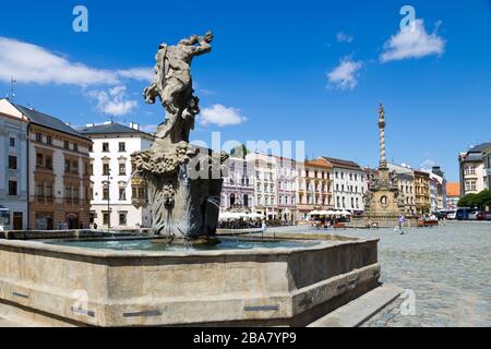 Jupiterova kasna, Mariansky sloup, Dolni namesti, Olomouc, Ceska republika / fontana Giove, 1707, scultore Filip Santer, Vaclav Render Foto Stock